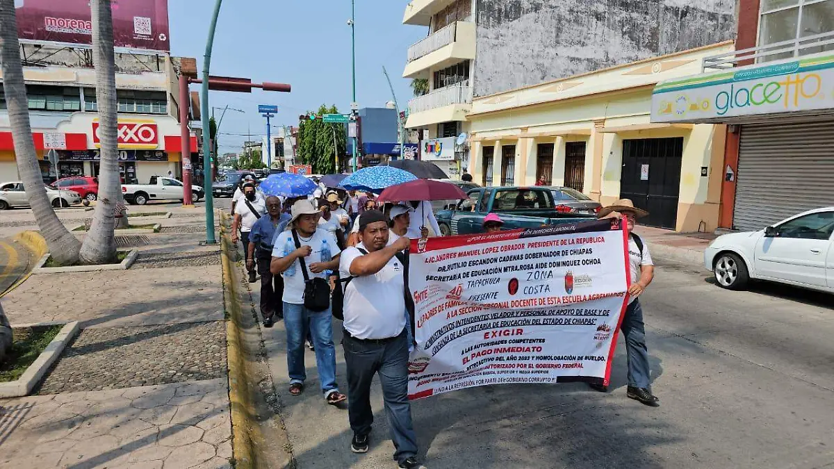 Maestros marchando